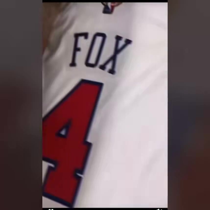 易倍体育-😂夺笋啊！球迷DIY了一套尼克斯版本福克斯4号球衣